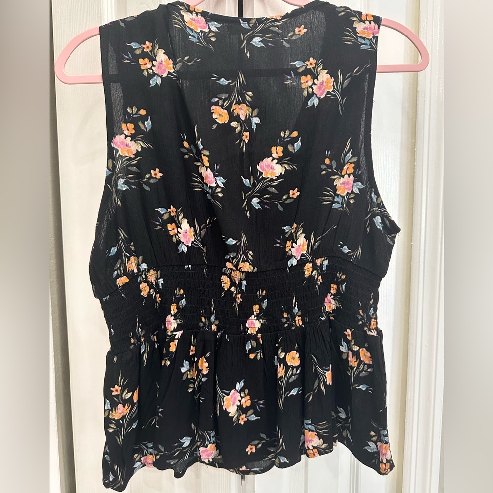Flowered Blouse - Picture 4 of 4